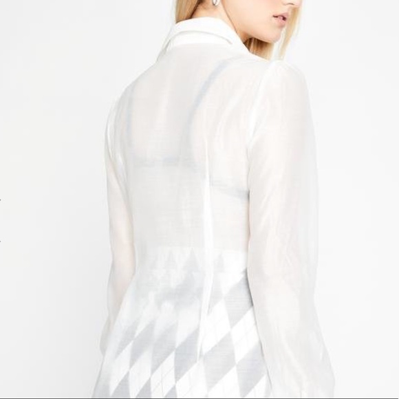 White sheer blouse with fabric with ruffles in the front - Picture 3 of 5